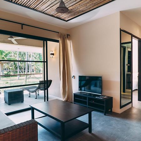 Le Motu Hotel Taling Ngam Beach Buitenkant foto