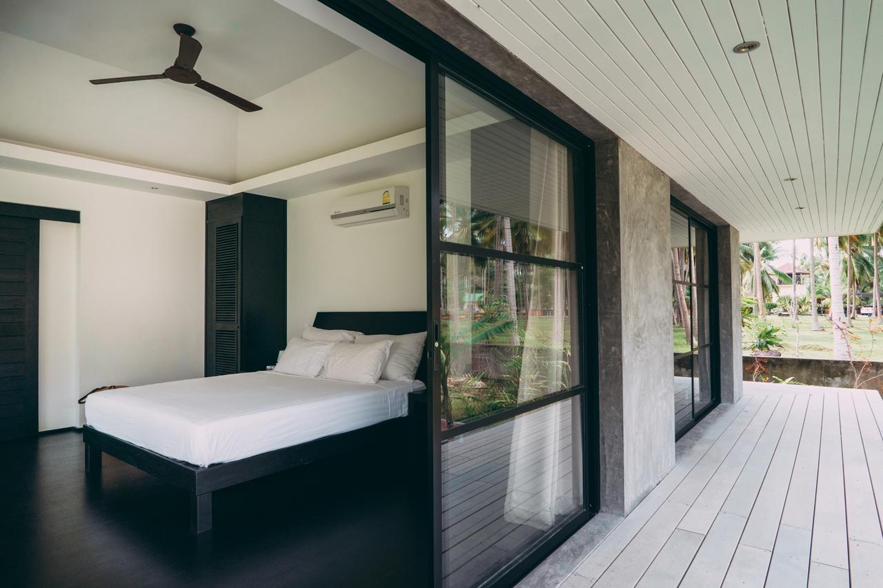 Le Motu Hotel Taling Ngam Beach Buitenkant foto