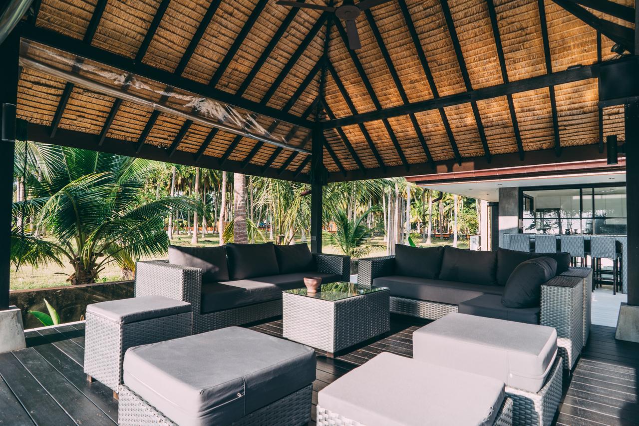 Le Motu Hotel Taling Ngam Beach Buitenkant foto