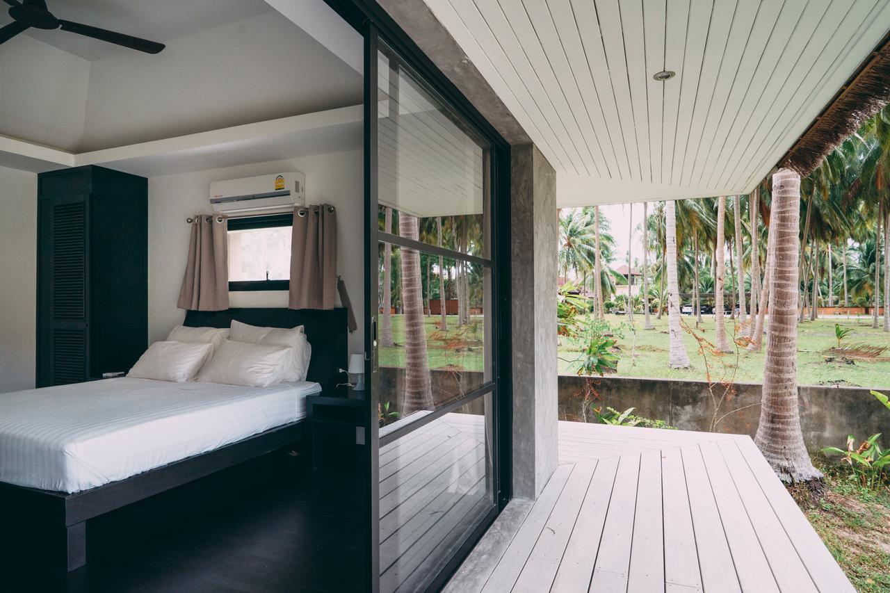 Le Motu Hotel Taling Ngam Beach Buitenkant foto