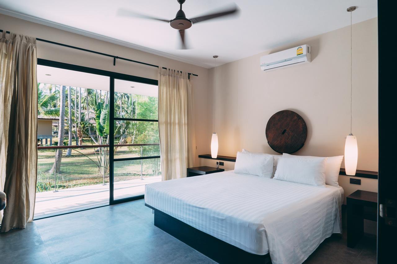 Le Motu Hotel Taling Ngam Beach Buitenkant foto