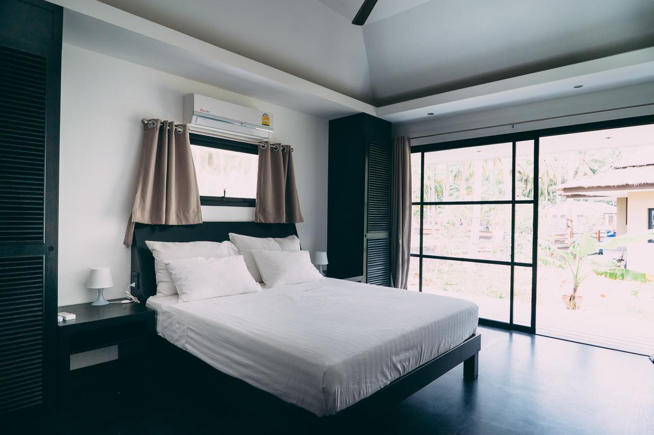 Le Motu Hotel Taling Ngam Beach Buitenkant foto