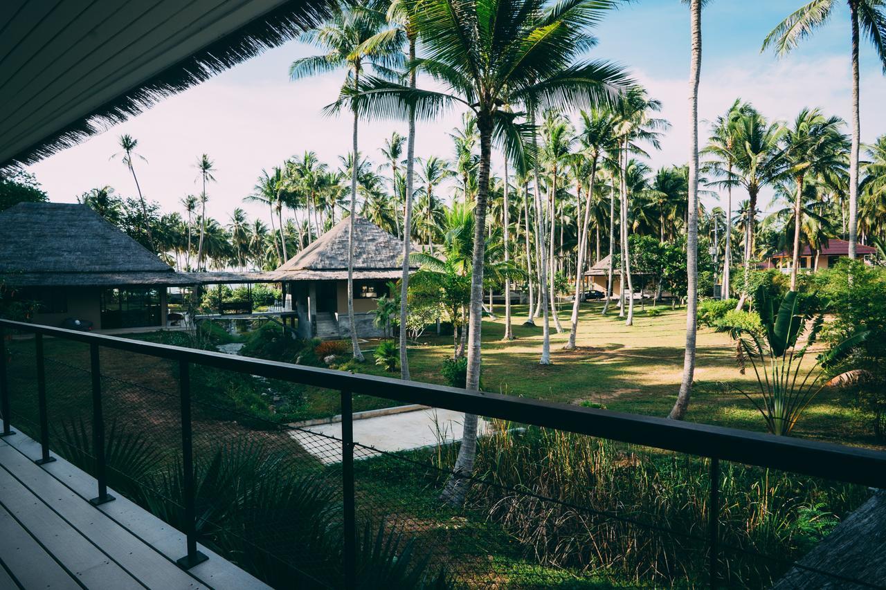 Le Motu Hotel Taling Ngam Beach Buitenkant foto