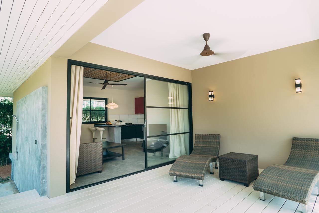Le Motu Hotel Taling Ngam Beach Buitenkant foto